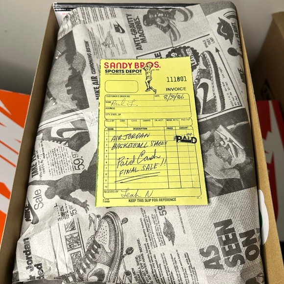 Jordan 1 Retro High OG - Picture 5 of 5